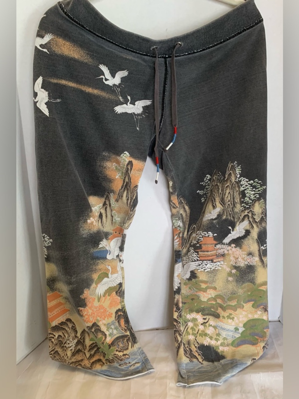 Rare! Hard to find Lucky Brand,Y2K Asian crane tattoo crop sweatpants. Small.